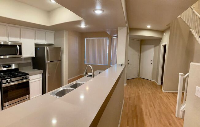 STUNNING BEAUTIFUL 3BD/2.5BA W/ DEN AREA CONDO/TOWNHOME LOCATED IN SUMMERLIN