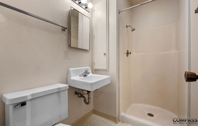 Studio, 1 bath, 315 sqft, $755, Unit 124