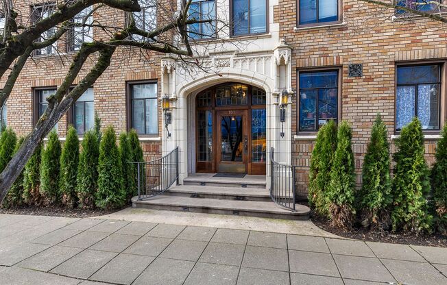 2 beds, 1 bath, 930 sqft, $2,395, Unit 03