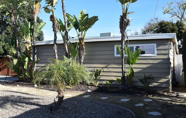 3BR 2BA San Carlos Home - Vinyl Flooring, Lots of Natural Light, Washer/Dryer, AC, Pet Friendly, 1 Car Attached Garage