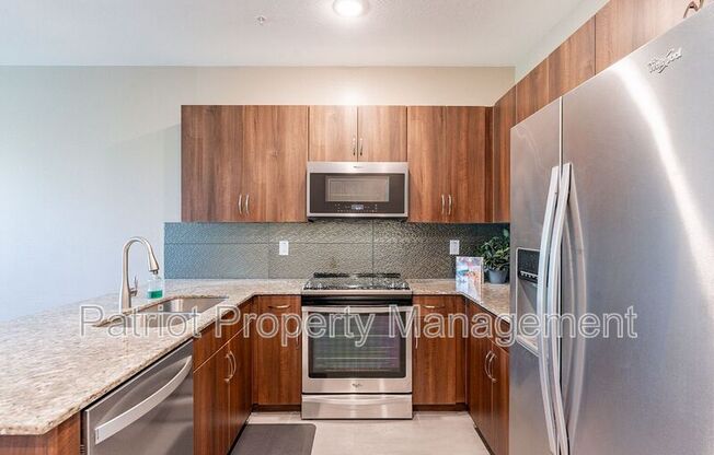 2334 E HUNTINGTON DR