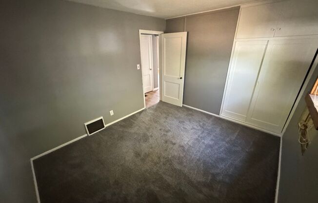 2 beds, 1 bath, $1,100