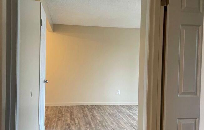 2 beds, 1 bath, 700 sqft, $1,350, Unit 10