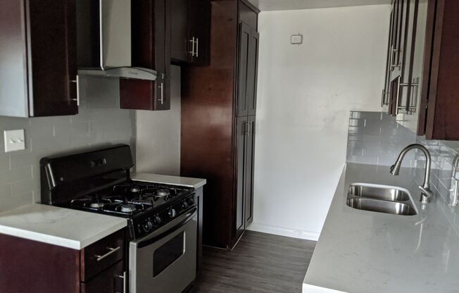 1 bed, 1 bath, $1,895, Unit 761 E. 46th St. #16