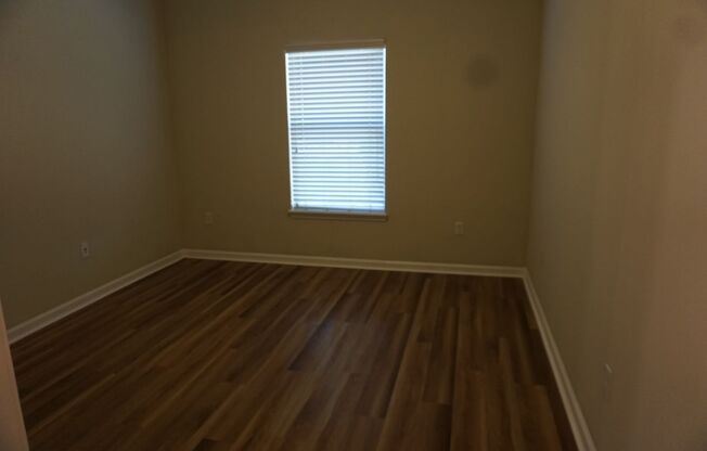 3 beds, 2 baths, $1,740, Unit Unit 102