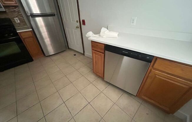 1 bed, 1 bath, 450 sqft, $900, Unit B403