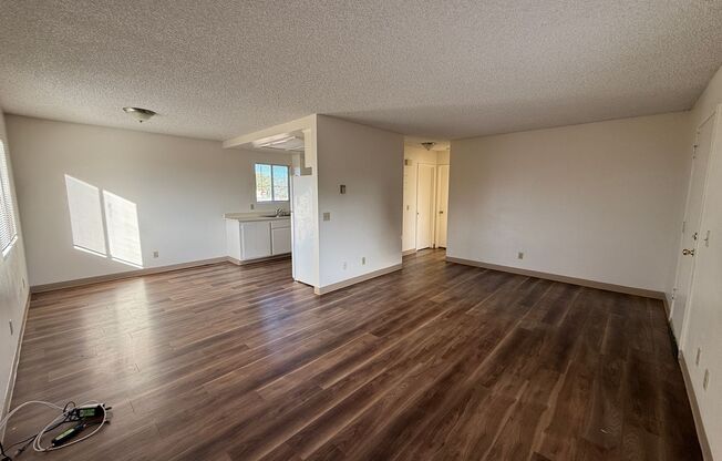 2 beds, 1 bath, $1,995, Unit B