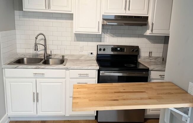 Studio, 1 bath, 650 sqft, $995, Unit 23