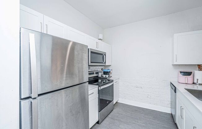 3 beds, 2 baths, 1,100 sqft, $2,850, Unit 112