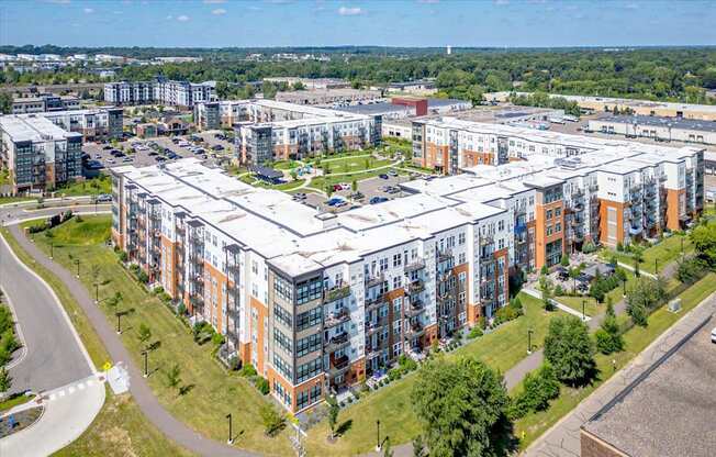 Dominium_Harbor at Twin Lakes_Exterior 1.jpg