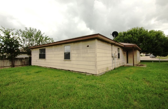 3 beds, 2 baths, $1,200