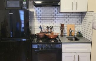 1 bed, 1 bath, $1,099, Unit B10