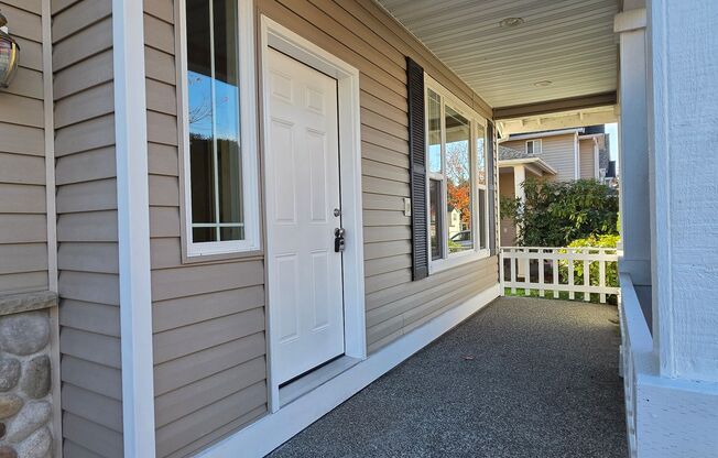 Large 4 Bedroom 2.5 bathroom Single Family Home in Larch Way Neighborhood, Lynnwood $3600 per/mo