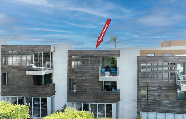 Experience La Jolla Living: Contemporary Luxury with Ocean Breezes 3bed/3.5bath, attached large garage