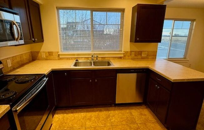 2 beds, 2 baths, $2,195, Unit Unit A