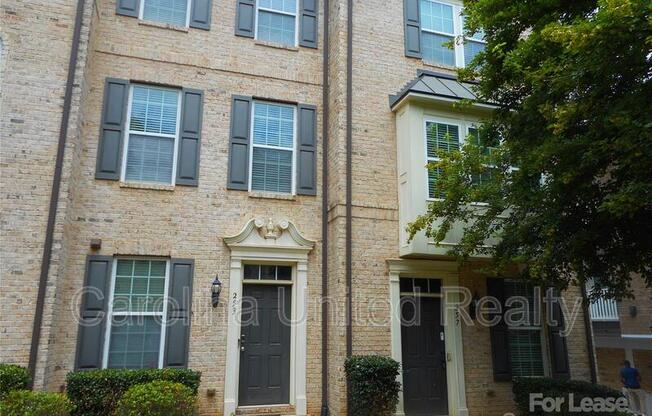 257 N IRWIN AVE