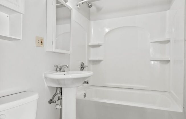 2 beds, 1 bath, 850 sqft, $949, Unit 10609 Lindberg Ave. B1 - Apt. 1