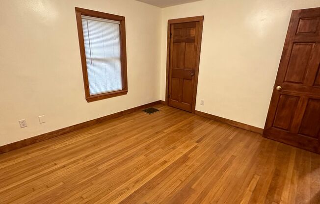 2 beds, 1 bath, $1,195