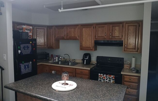 1 bed, 1 bath, $1,100, Unit 1710 W University Ave - Unit 1