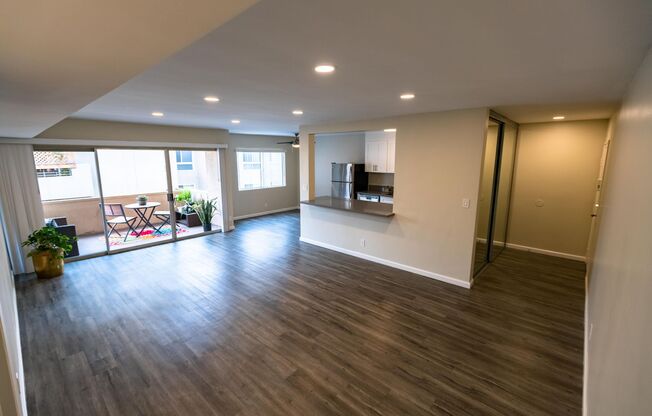 1 bed, 1.5 baths, 750 sqft, $1,998, Unit 100