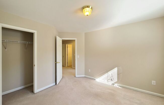 5 beds, 3 baths, $2,695