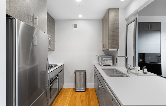 305 W 16 ST