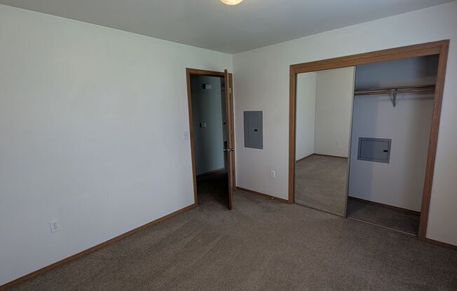 2 beds, 1 bath, 1,100 sqft, $1,359, Unit 1053 5301