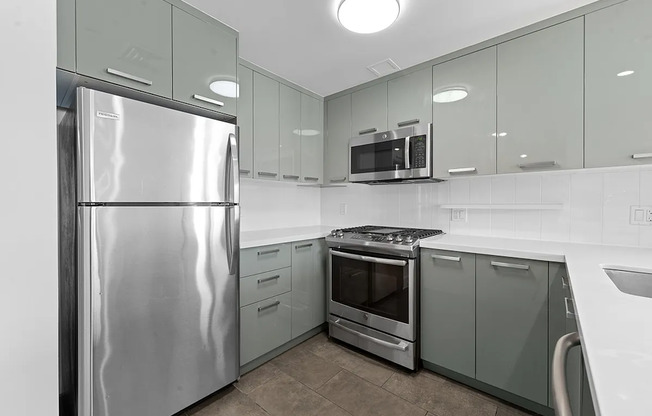 3 beds, 2 baths, $5,500, Unit 719