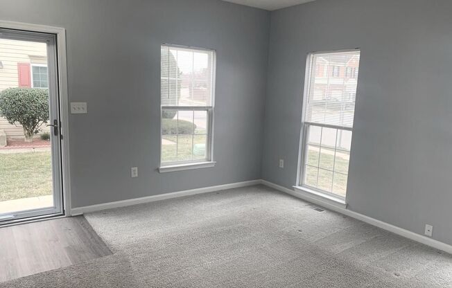 Beautiful 3bd 2/2bth duplex with attached garage.