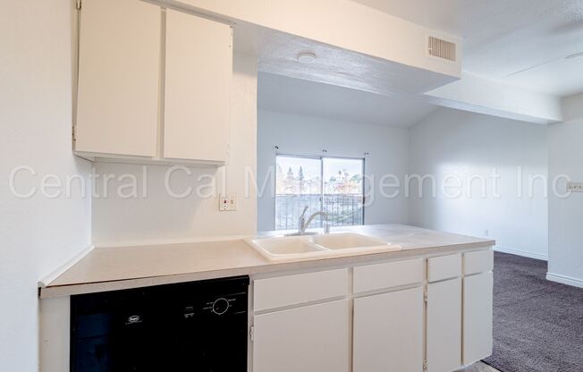 2 beds, 1 bath, 825 sqft, $1,350, Unit D