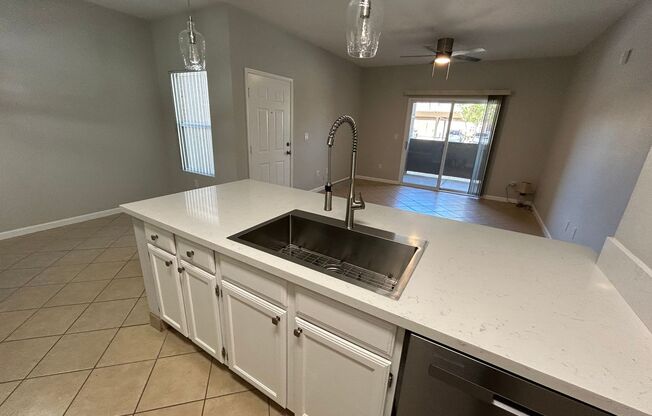 1 bed, 1 bath, $1,395, Unit UNIT 1013