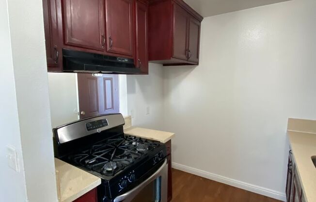 2 beds, 1.5 baths, 725 sqft, $2,195, Unit 215