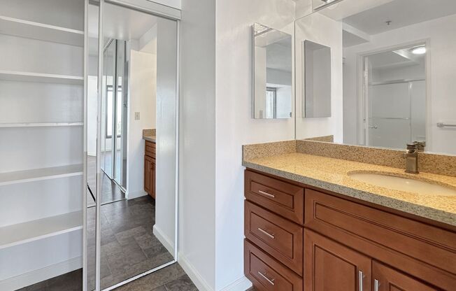 2 beds, 1 bath, $3,400, Unit APARTMENT 517
