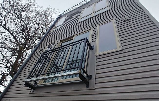 2437 W Thompson Street