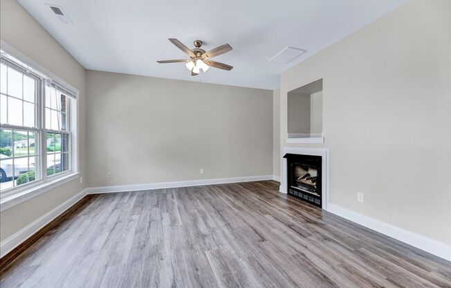 Updated 2 Bedroom Townhouse in Clayton