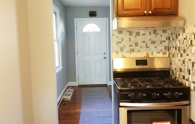 2 beds, 1 bath, $1,295