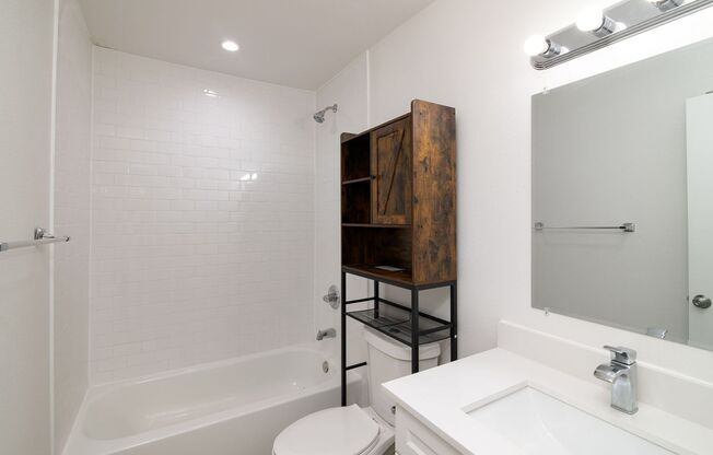 1 bed, 1 bath, 750 sqft, $1,000, Unit 209