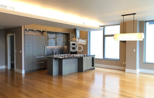 The Metropolitan, Pearl District's only 3bedroom Condo! Two Parking Spaces. Open Floor Plan