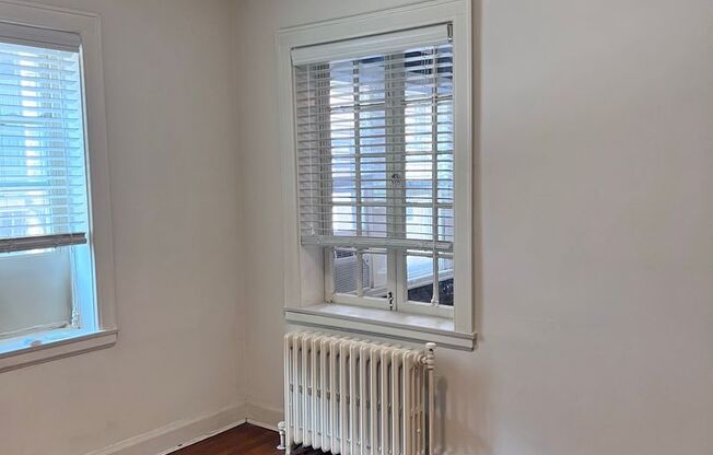 2 beds, 1 bath, 1,050 sqft, $1,695, Unit 01
