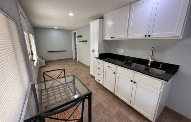 2 beds, 1 bath, $2,499