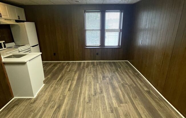 1 bed, 1 bath, 325 sqft, $995, Unit UNIT 1 *