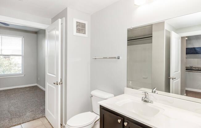 1 bed, 1 bath, 651 sqft, $1,300