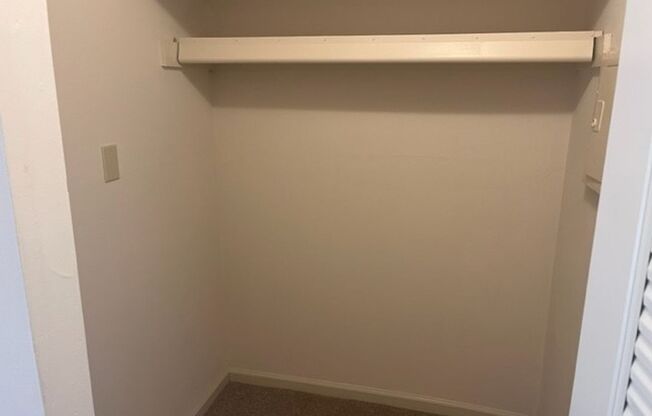 2 beds, 1 bath, 900 sqft, $1,425, Unit 716