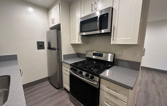 1 bed, 1 bath, 700 sqft, $2,399