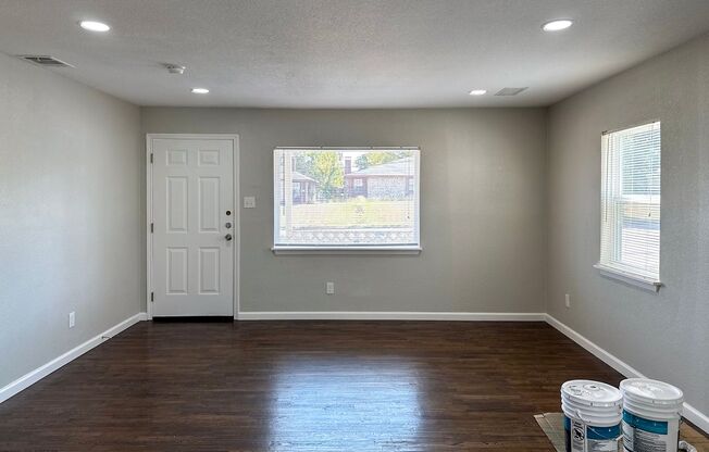 2 Bed / 1 Bath / Detached Garage