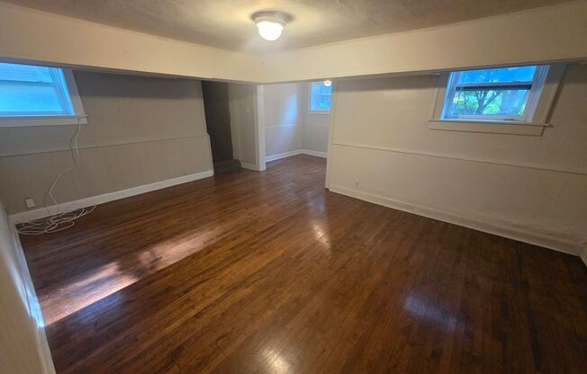 2528 N. Maryland Ave. (The Versailles)