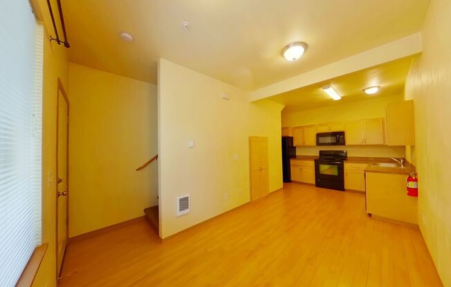 2 beds, 1 bath, $1,600, Unit 557 East 17th Ave #2