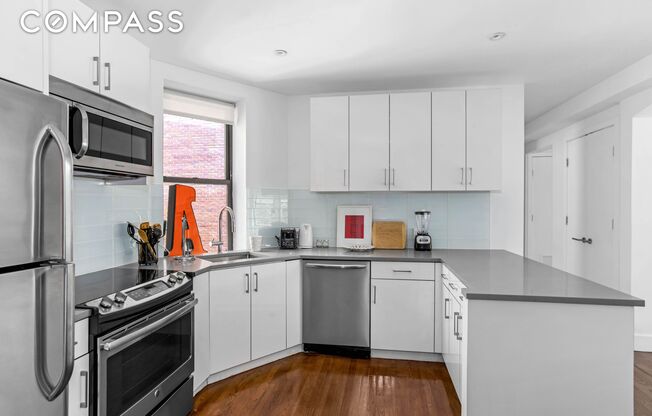 3 beds, 2 baths, $10,900, Unit PHD