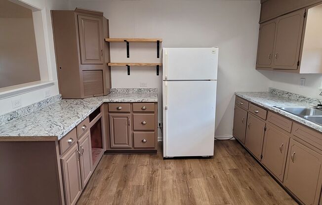 2 beds, 1 bath, $1,325