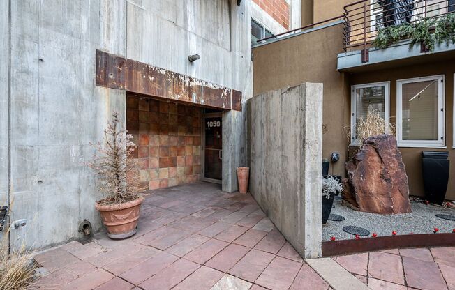 Beautiful Golden Triangle Loft!